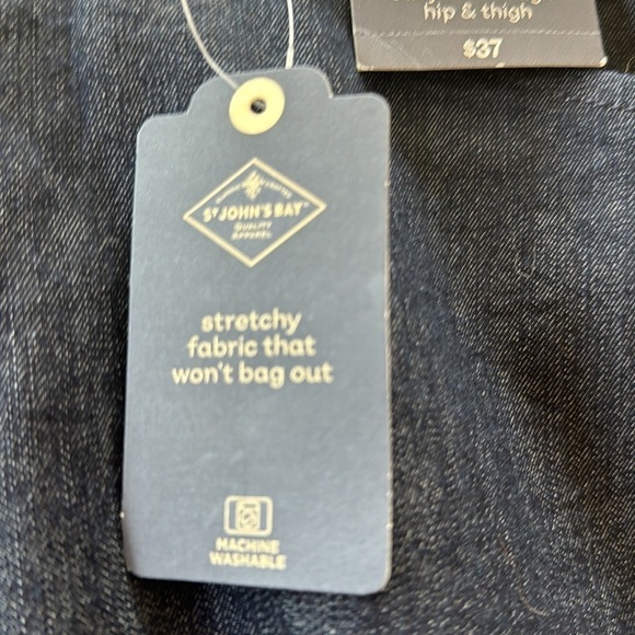 New St. John's Bay Capri, 10, Dark Rinse Blue, Slenderizing! - Picture 9 of 10